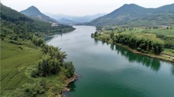 濃濃的茶香、絢爛的秋色、靜謐的湖光，開化景區(qū)有著一絲仙氣。