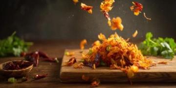 雞絲炒豆干：平凡食材成就的經典美味