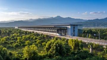 海南島五日游攻略：探索美麗的海島風光、歷史文化遺跡和獨特的自然風貌。