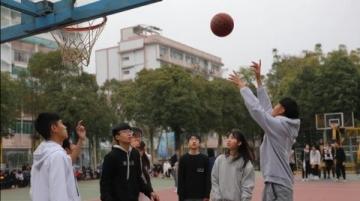余姚一位75歲的老球迷帶領(lǐng)三支門球隊(duì)征霸全國