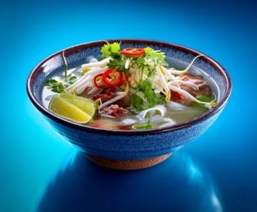 粉蒸肉是一道經(jīng)典的中式菜肴，肉質(zhì)軟糯，米粉香濃，口感豐富,以下是詳細(xì)的做法