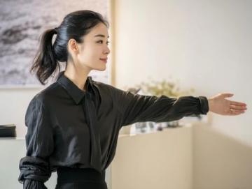 楊穎面容憔悴給澳門小店站臺,頂流資源大跌黃曉明離婚真相為何如此反轉?