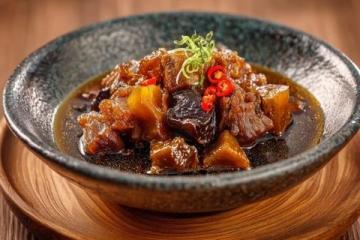 四川經典家常菜：清燉蘿卜牛肉的做法與技巧