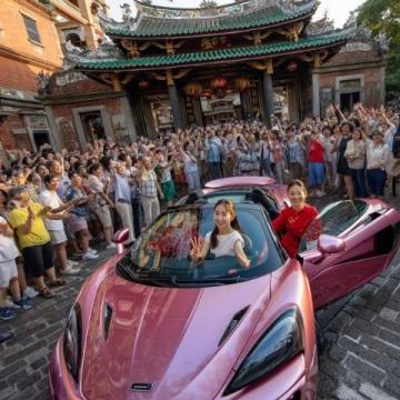 今年五一旅游市場火爆出乎意料國內外景點人潮涌動