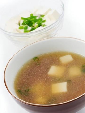 細(xì)水長流：家常白菜豆腐三鮮湯，老少咸宜的清補(bǔ)佳肴！