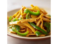 青椒肉絲，這道經(jīng)典的中式家常菜，以其色澤鮮艷、口感豐富而受到眾多食客的喜愛