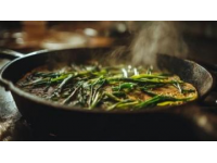 干煸豆角是一道經(jīng)典的家常菜，以其獨(dú)特的香味和脆嫩的口感受到許多人的喜愛(ài)
