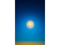 晨光初現：天空驚喜展現溫暖陽光