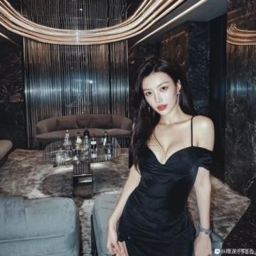 一名伊朗美女網(wǎng)紅在游覽桂林后，感慨萬千的落淚了