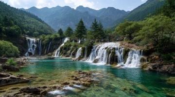 以下是云南旅游的詳細介紹