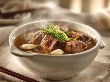 經典家常菜粉蒸肉制作指南:食材調料與烹飪技巧詳解