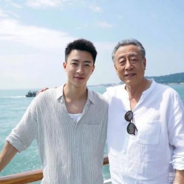 5月20日，孔子第76代孫公開消息，自己已在美國結婚，妻子厚唇大眼是大馬名媛