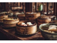 潮州美食作為中國四大菜系之一粵菜的重要組成部分，以其精致講究、清而不淡聞名遐邇