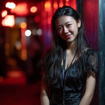 楊穎面容憔悴給澳門小店站臺,頂流資源大跌黃曉明離婚真相為何如此反轉?