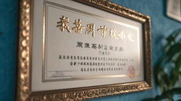 江蘇婚禮車隊遇高考禁行路段,交警暖心護航見證感人一幕