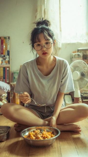 蠔烙：潮汕地區經典傳統小吃，以新鮮生蠔為主要食材，佐以薯粉、雞蛋煎制而成。