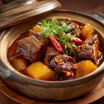 廣東潮汕傳統(tǒng)名菜:獅頭鵝的醇香鹵制技藝