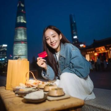 我用身上僅有的1000萬(wàn)買(mǎi)回一堆好吃的