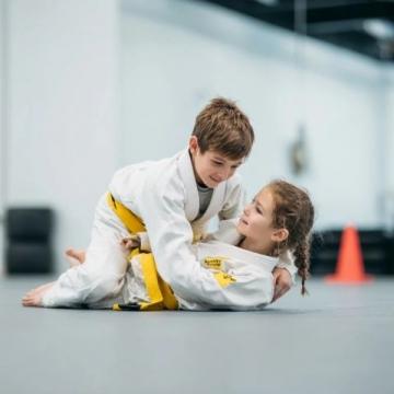 
家長強勢包辦，孩子反而缺乏擔(dān)當(dāng)？學(xué)會適時放手，培養(yǎng)獨立小勇士！