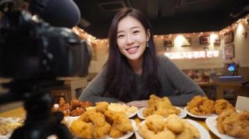 我表妹被邀請參加香蜜湖的大型運動社區活動!她準備了好吃的小食,等待顧客的到來!