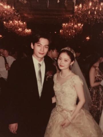 1985年，楊紫瓊與香港富商潘迪生相戀，兩人熱戀3年后，在楊紫瓊26歲那年