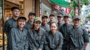信陽企業家劉文新在好友家買豬肉后熱情款待大家
