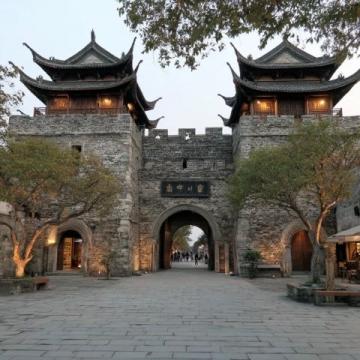 阜陽有不少值得一去的景點，以下為您制定不同時間安排的旅游攻略