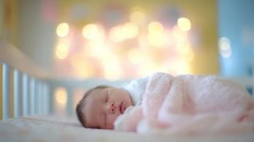 嬰幼兒睡眠安全全攻略:床墊選擇、睡姿調(diào)整與環(huán)境打造(必看!)