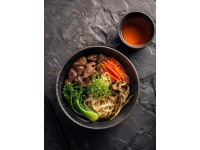 保山西瓜瓢牛肉米線：炭火煮沸的滇西風味