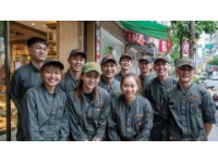 信陽企業家劉文新在好友家買豬肉后熱情款待大家