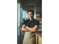 張姐的丈夫李哥鐵了心要投身餐飲行業，在市中心商業街盤下一家店面