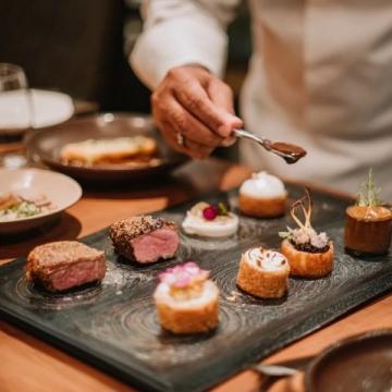 彝族美食大揭秘：燒烤、美酒與詩意菜單的味蕾之旅