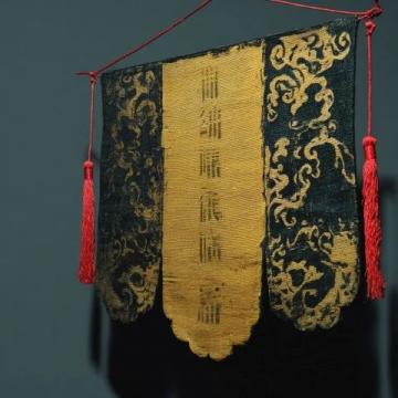 清朝朝珠的奧秘:一串象征權(quán)力與尊嚴(yán)的歷史飾品