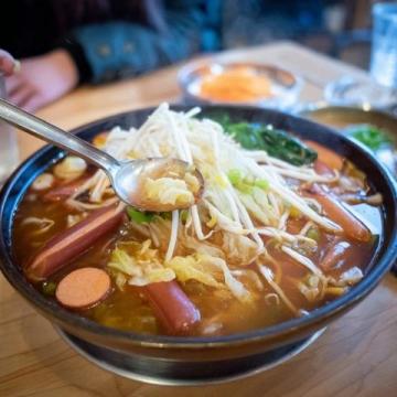 延吉旅游攻略：8道必吃韓式料理、10個(gè)最佳景點(diǎn)及推薦伴手禮店