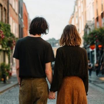 如何讓男友時(shí)刻牽掛？36個(gè)撒嬌話術(shù)讓他瘋狂想念你