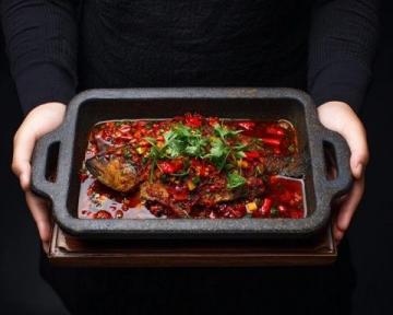 重慶魚火鍋加盟：八味鍋創(chuàng)新融合滋補藥材的獨特美食體驗
