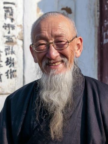 三十而立學傳統，尊長盡孝正當時