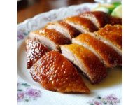 北京烤鴨作為中國傳統(tǒng)美食的瑰寶