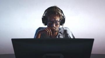 揭秘抖音爆款視頻的秘密:普通人可學的流量密碼與實戰指南