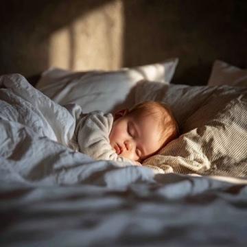 嬰幼兒睡眠安全全攻略:床墊選擇、睡姿調(diào)整與環(huán)境打造(必看!)
