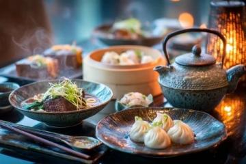 云南美食以其多樣性和獨特的風味著稱,融合了多民族飲食文化