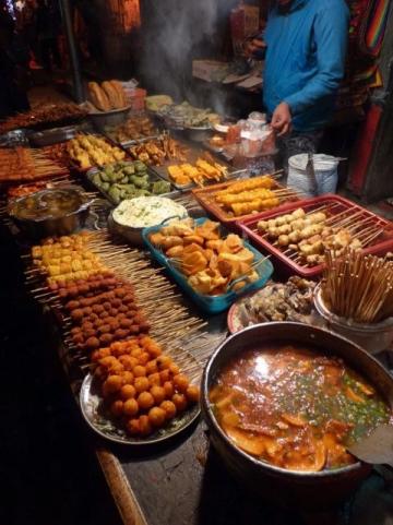 成都必試美食推薦:火鍋串串香與地道小吃