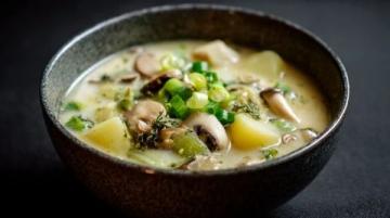 白菜豆腐三鮮湯：簡(jiǎn)單營(yíng)養(yǎng)，全家適宜的養(yǎng)生佳品