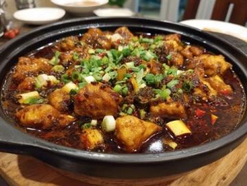 重慶美食打卡店:麻辣牛蛙、鮑魚三黃雞和干燒小黃魚