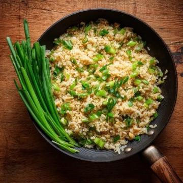 夏日必備清爽美食:簡單幾步做出美味蔥油手撕雞