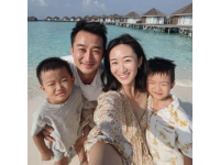 陸毅帶全家游都江堰女兒丹頂鶴長腿吸睛網(wǎng)友盼添帥兒