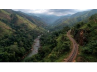 昆明至老撾鐵路旅行體驗(yàn)：感受東南亞慢生活與中老昆萬(wàn)鐵路美景