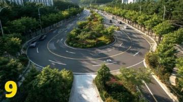 夏日午后的幻覺：張解放眼中的扭曲柏油路