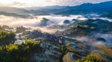 貴陽(yáng)四絕：黔靈山生態(tài)仙境游、青巖古鎮(zhèn)古韻探秘、甲秀樓夜色璀璨、民生路美食天堂