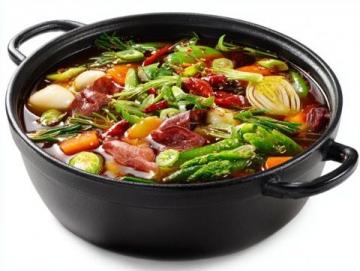 炒菜時摘下來的芹菜葉子大家不要再扔了，做蒸菜吃不僅能當主食